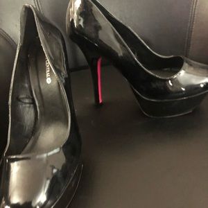 NWT black patent leather heels
